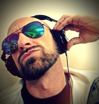 A dreaming man with his drug: the music!