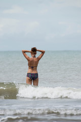 jeune femme à la mer