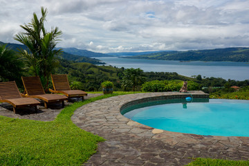 piscine et lac Arenal - Costa Rica