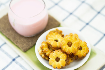 Dessert and milk Place on a plate