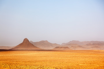 Fototapeta na wymiar Arid peaks in a desertic landscape. Ouarzazate, Maroc