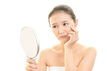 がっかりした表情の女性