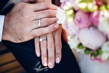 Obraz na płótnie Canvas Hands with wedding rings