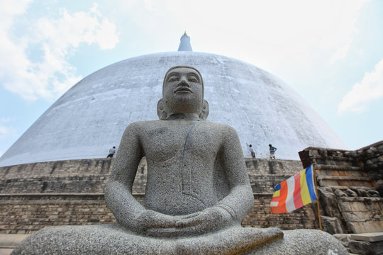 Anuradhapura, dagoba Ruvanvelisaya, Budha