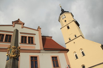 Postmeilens&auml;ule vor der Pfarrkirche in Nossen