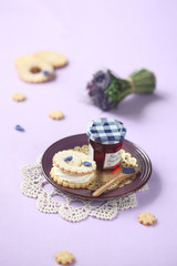 Sandwich Cookies with Cream Cheese and Violet Filling
