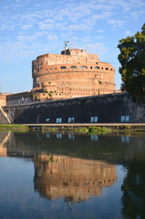 Majestatyczny zamek św. Anioła nad Tybrem w Rzymie, Włochy