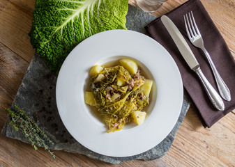 Wirsing Eintopf mit Kartoffeln und Hackfleisch