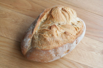 pane su tavolo di legno