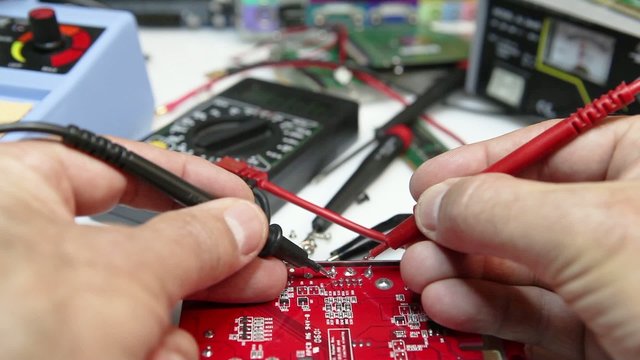 ricerca guasto su scheda elettronica