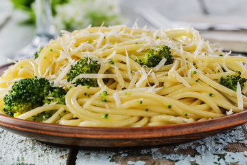 spaghetti with broccoli and cheese vegetarian dish
