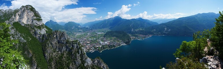Fototapeta na wymiar Lago di Garda 2