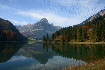 Fototapeta na wymiar Obersee mit Brünnelistock