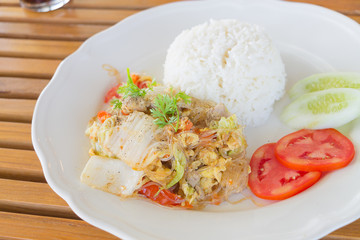 Fried vermicelli with egg and chicken