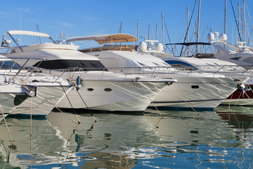 Yachts at Cambrils marina - 73033009