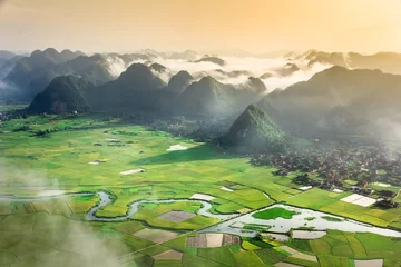 Selbstklebende Fototapeten rice field in valley in Bac Son, Vietnam © happystock