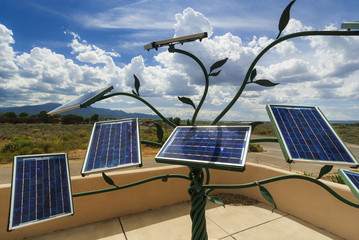 Baum als Solaranlage in Taos, USA