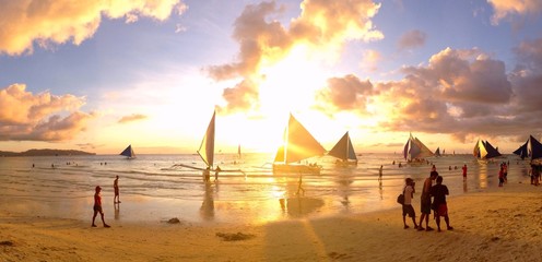 coucher de soleil sur la plage blanche de Boracay