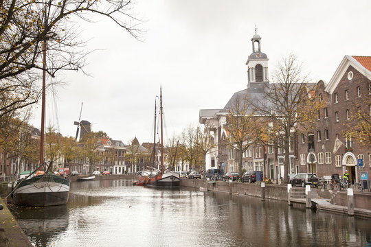 lange haven in Schiedam met jenevermuseum