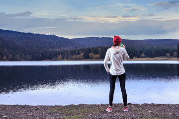 Fototapeta na wymiar Jogging by the lake