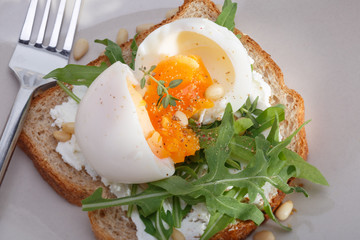 sandwich with eggs