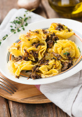 Tortellini with grilled mushrooms and onions