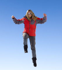 Frau mit Rotem Anorak beim sprung