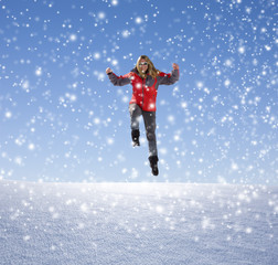Fototapeta na wymiar Frau mit Rotem Anorak im Schnee