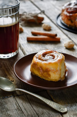 cinnamon rolls with cream icing
