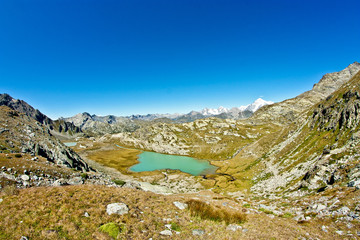 Fototapeta na wymiar Lago alta via Valle d'Aosta