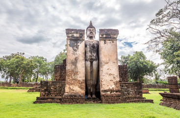 Fototapeta premium Wat Phra Sri Rattana Mahathat in Si Satchanalai historical park