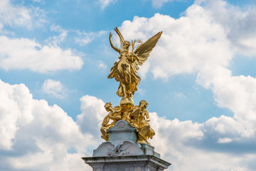 Fototapeta na wymiar Golden angel on top of the Victoria Memorial, Buckingham Palace