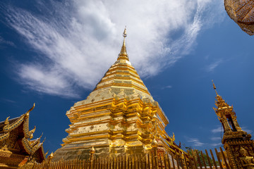 Fototapeta premium Golden pagoda wat Phra That Doi Suthep chiangmai Thailand