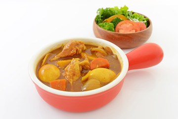 美味しそうなカレーとサラダ