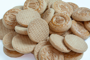 Gateaux secs italiens en vrac sur fond blanc