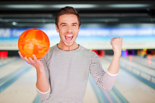 Man Bowling Images – Browse 136,117 Stock Photos, Vectors, and Video