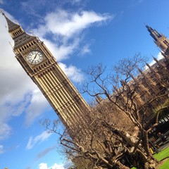 Fototapeta na wymiar the most visiting spot in London, Big Ben snd the blue skies