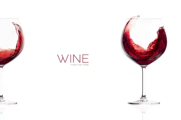 Papier Peint photo autocollant Vin Vin rouge dans un verre ballon. Éclaboussure