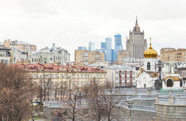 Fototapeta na wymiar Moscow skyline with cathedral and skyscraper