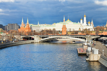 Obraz premium illuminated Moscow Kremlin and Moskva River
