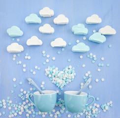 Bunte Marshmallows in Form von Wolken