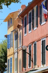 Façades d'immeubles à Cassis.