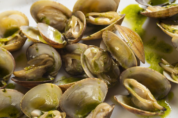 Clams with green sauce 2