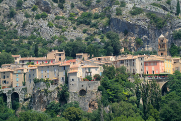 paese medievale mounstiers sainte marie provenza francia