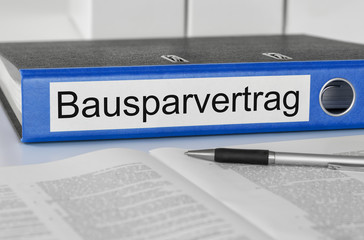 Aktenordner mit der Beschriftung Bausparvertrag