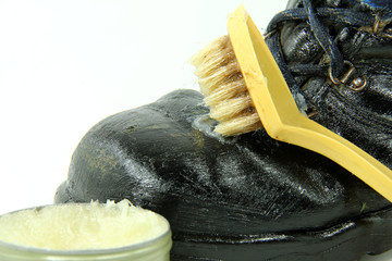 Schuhpflege mit Lederfett