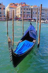 Fototapeta na wymiar Venice, gondola in the foreground anchored to the shore.