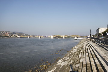 Fototapeta na wymiar Quai le long du Danube à Budapest, Hongrie 