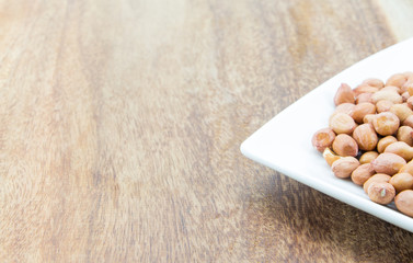 Raw peanuts or arachis