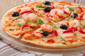 Pizza with shrimp, salmon and olives